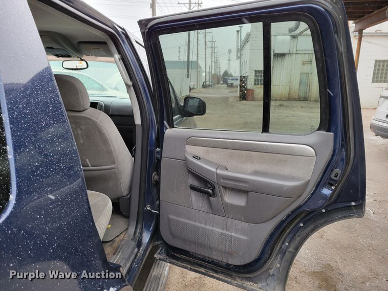 image for item MC9584 2004 Ford Explorer XLT  SUV