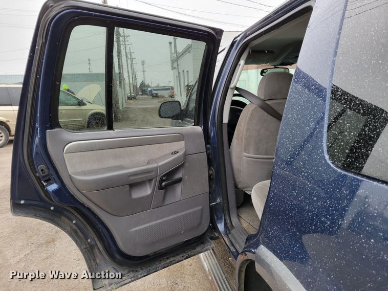 image for item MC9584 2004 Ford Explorer XLT  SUV