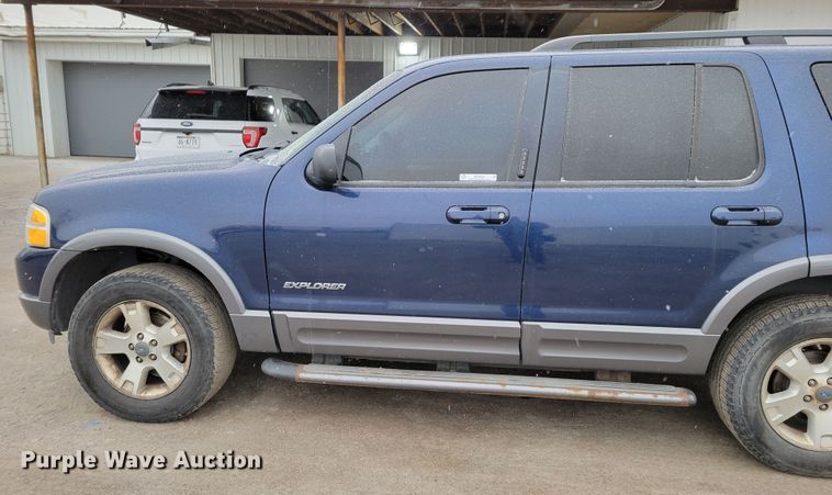 image for item MC9584 2004 Ford Explorer XLT  SUV