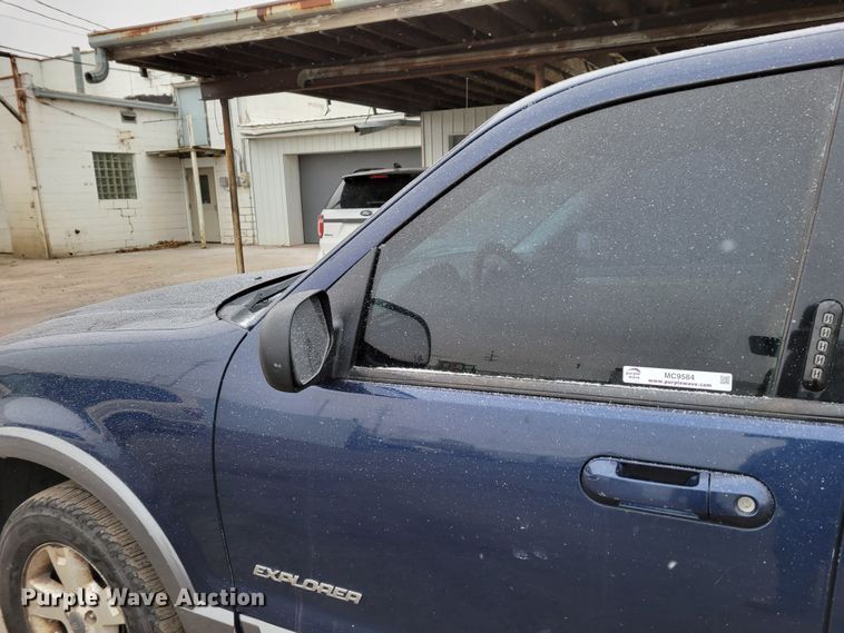 image for item MC9584 2004 Ford Explorer XLT  SUV