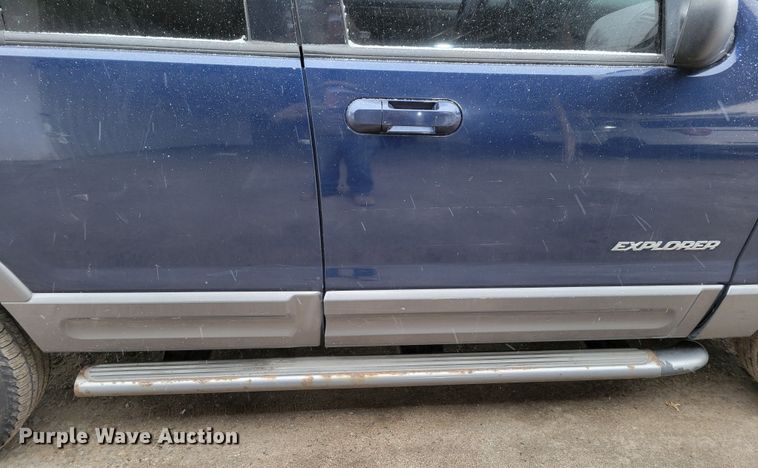 image for item MC9584 2004 Ford Explorer XLT  SUV