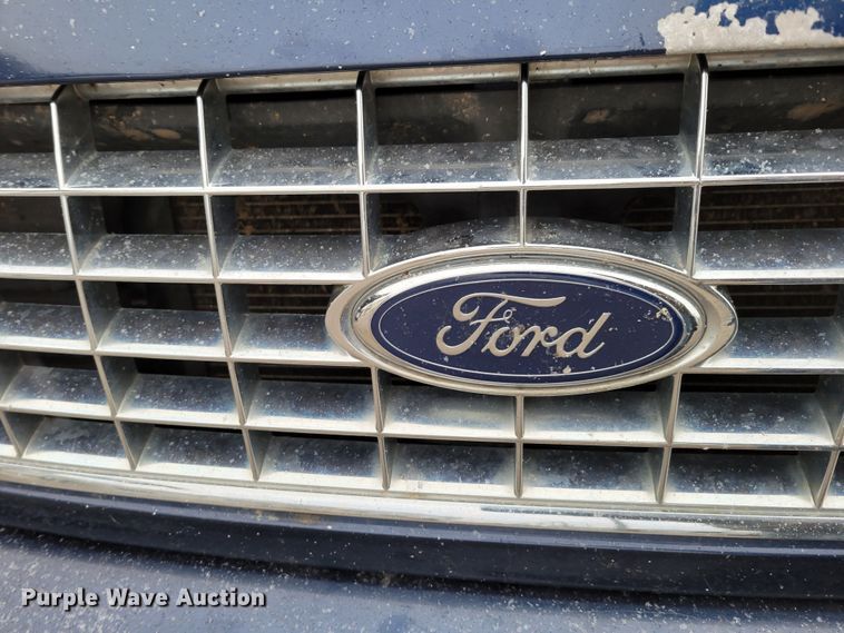 image for item MC9584 2004 Ford Explorer XLT  SUV