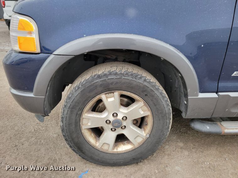 image for item MC9584 2004 Ford Explorer XLT  SUV