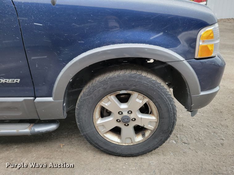 image for item MC9584 2004 Ford Explorer XLT  SUV