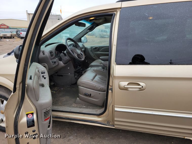 image for item MC9587 2001 Chrysler Town & Country LXi  van
