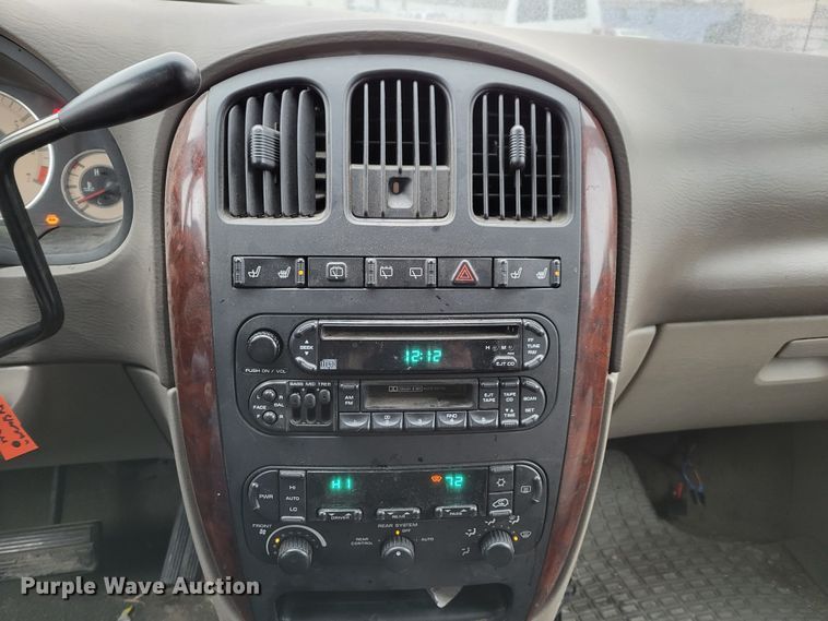 image for item MC9587 2001 Chrysler Town & Country LXi  van