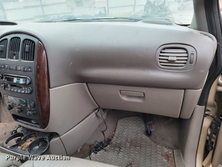 image for item MC9587 2001 Chrysler Town & Country LXi  van