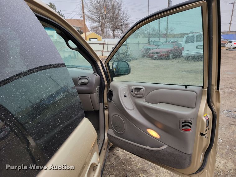 image for item MC9587 2001 Chrysler Town & Country LXi  van