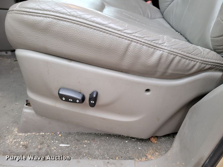 image for item MC9587 2001 Chrysler Town & Country LXi  van