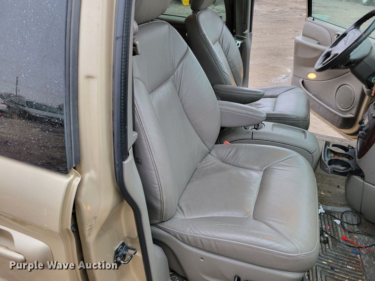 image for item MC9587 2001 Chrysler Town & Country LXi  van