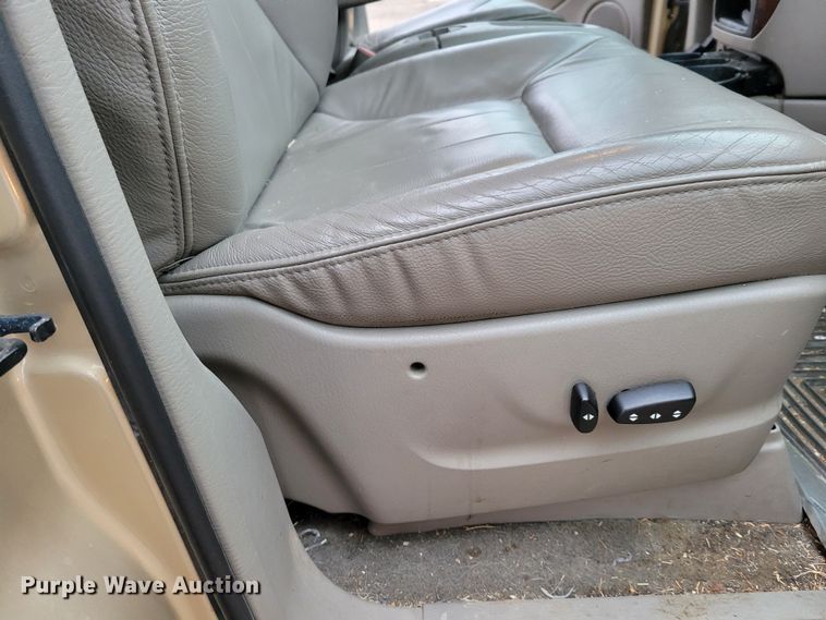 image for item MC9587 2001 Chrysler Town & Country LXi  van