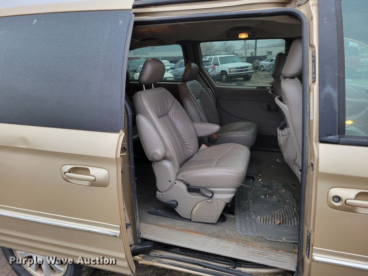 image for item MC9587 2001 Chrysler Town & Country LXi  van