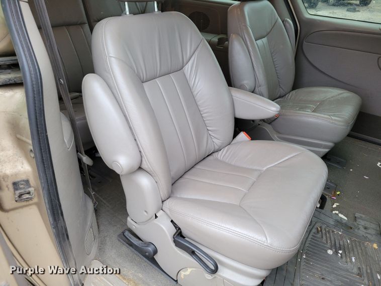 image for item MC9587 2001 Chrysler Town & Country LXi  van