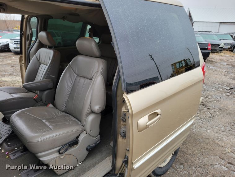 image for item MC9587 2001 Chrysler Town & Country LXi  van