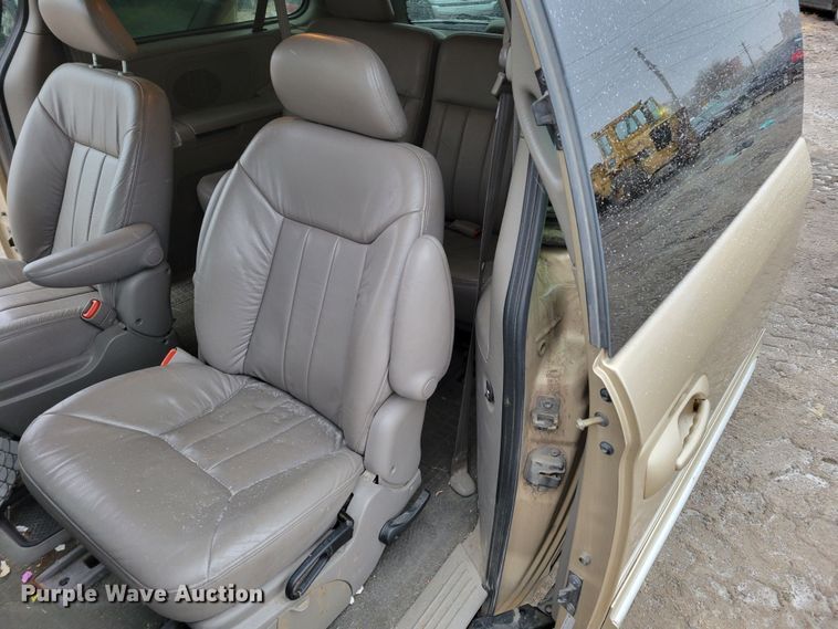 image for item MC9587 2001 Chrysler Town & Country LXi  van