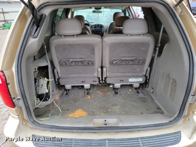 image for item MC9587 2001 Chrysler Town & Country LXi  van