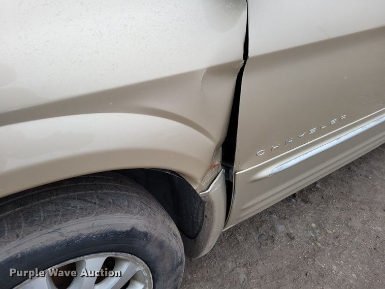 image for item MC9587 2001 Chrysler Town & Country LXi  van