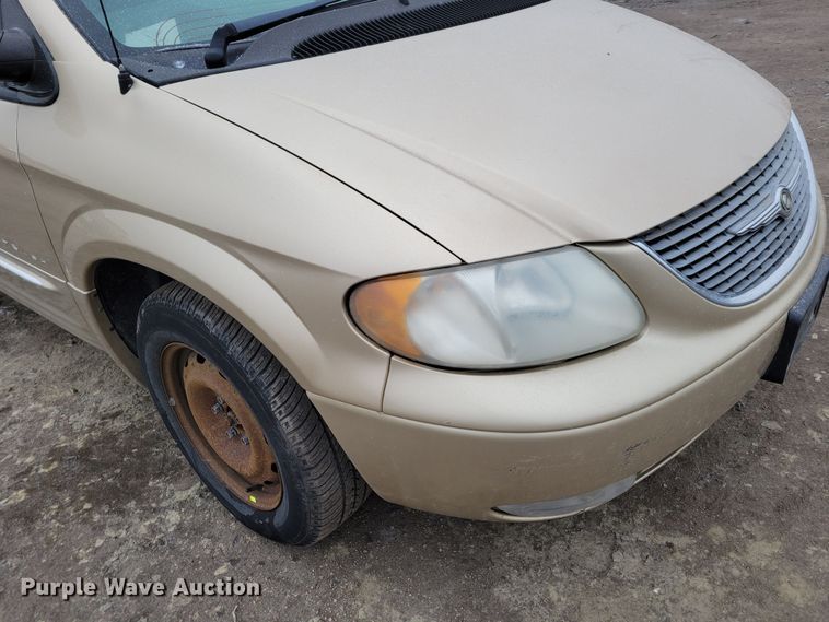 image for item MC9587 2001 Chrysler Town & Country LXi  van