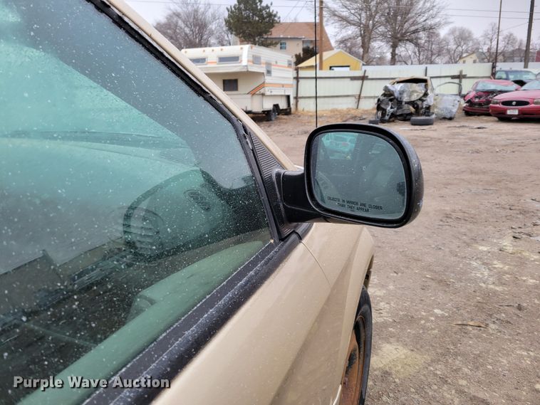 image for item MC9587 2001 Chrysler Town & Country LXi  van