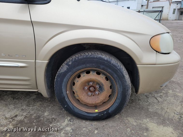 image for item MC9587 2001 Chrysler Town & Country LXi  van