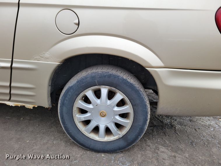 image for item MC9587 2001 Chrysler Town & Country LXi  van