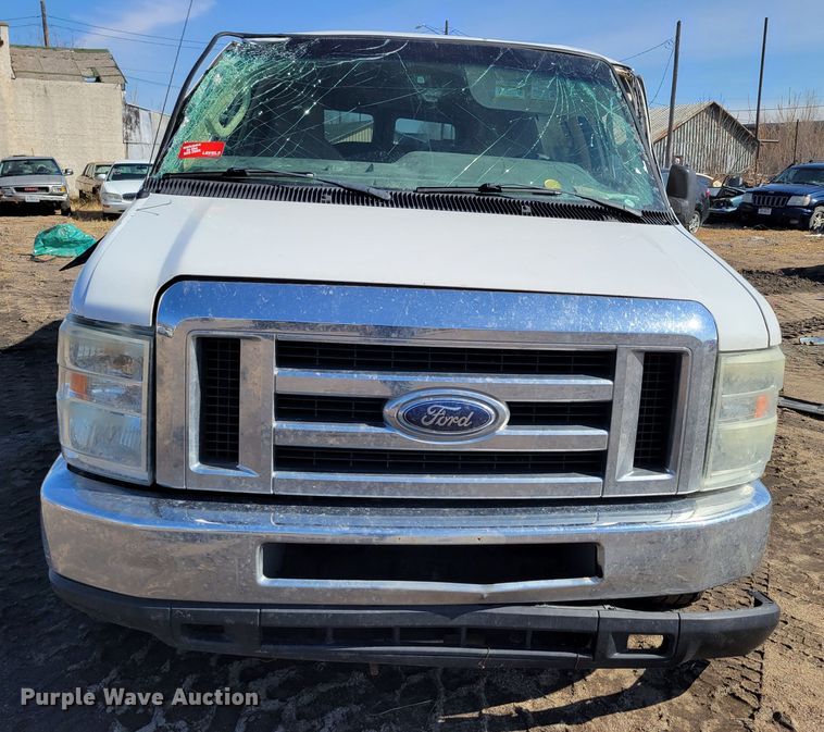 image for item MC9601 2009 Ford E350 Super Duty XLT  van