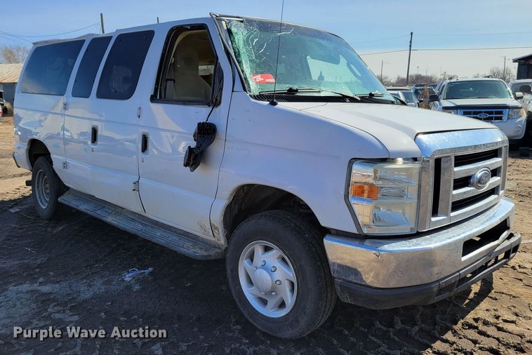 image for item MC9601 2009 Ford E350 Super Duty XLT  van