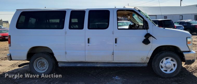 image for item MC9601 2009 Ford E350 Super Duty XLT  van