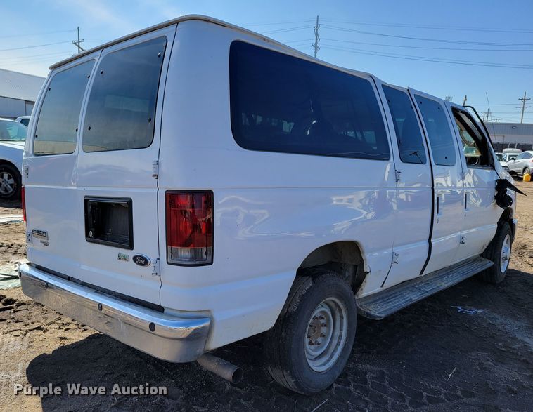 image for item MC9601 2009 Ford E350 Super Duty XLT  van
