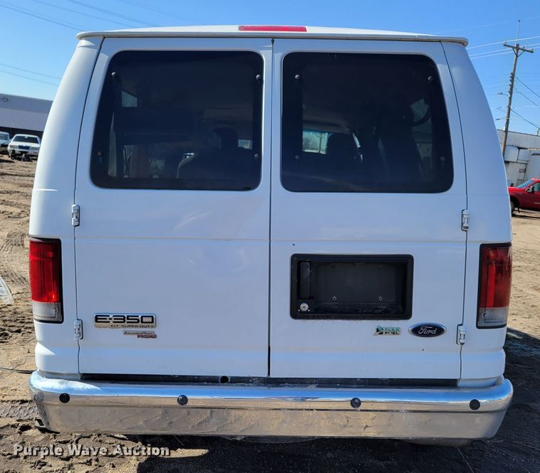 image for item MC9601 2009 Ford E350 Super Duty XLT  van