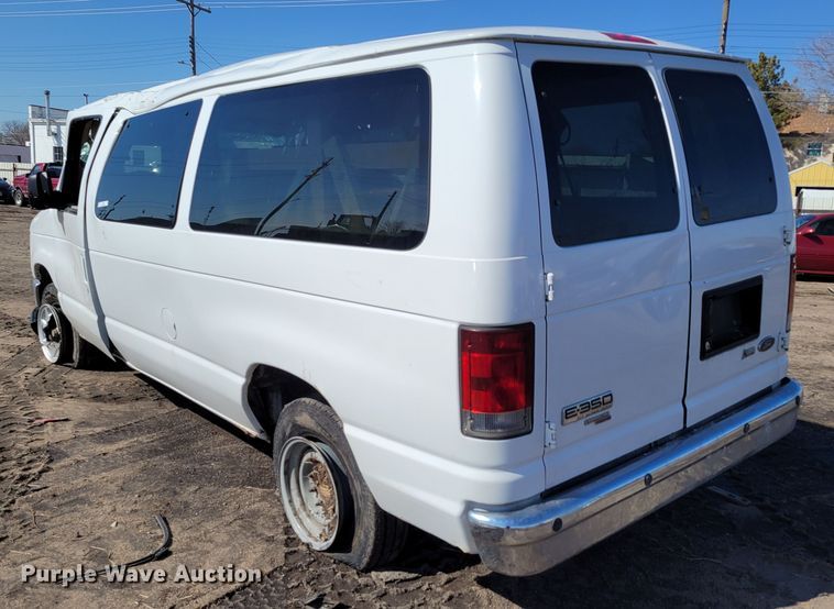 image for item MC9601 2009 Ford E350 Super Duty XLT  van