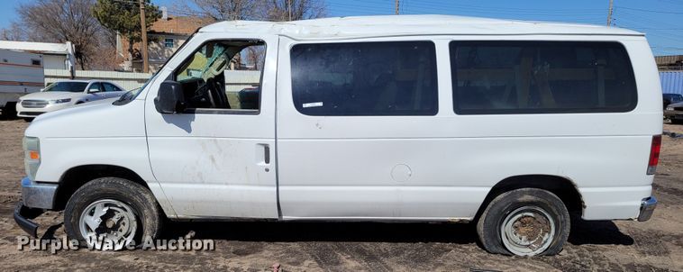 image for item MC9601 2009 Ford E350 Super Duty XLT  van