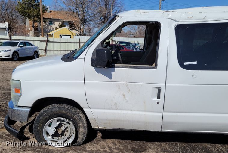 image for item MC9601 2009 Ford E350 Super Duty XLT  van