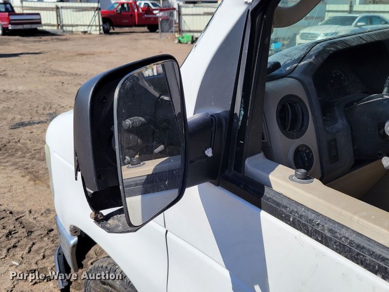 image for item MC9601 2009 Ford E350 Super Duty XLT  van