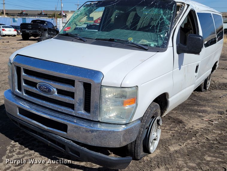 image for item MC9601 2009 Ford E350 Super Duty XLT  van