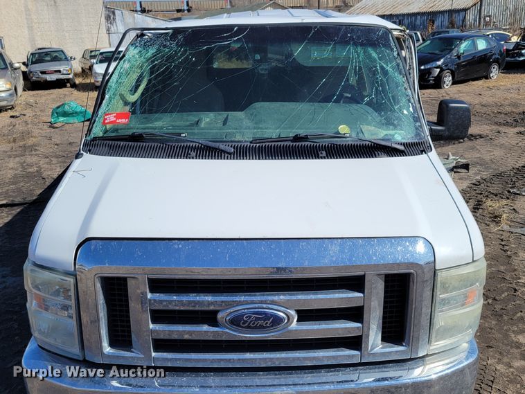 image for item MC9601 2009 Ford E350 Super Duty XLT  van