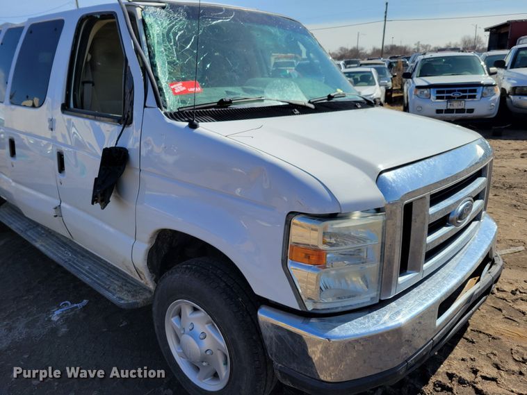 image for item MC9601 2009 Ford E350 Super Duty XLT  van