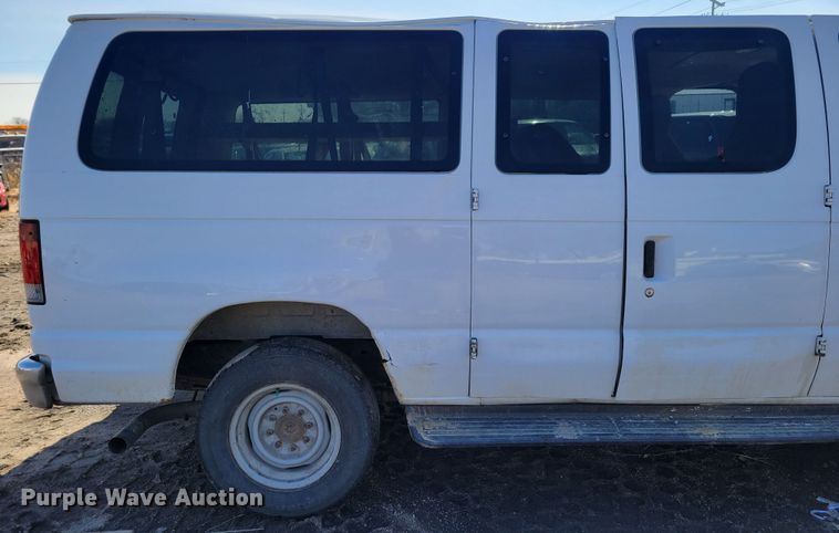 image for item MC9601 2009 Ford E350 Super Duty XLT  van