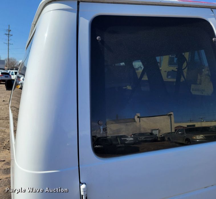 image for item MC9601 2009 Ford E350 Super Duty XLT  van