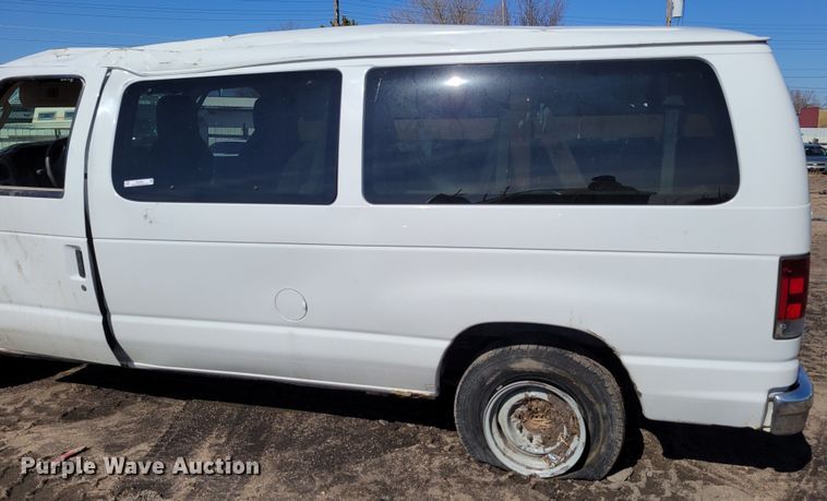 image for item MC9601 2009 Ford E350 Super Duty XLT  van