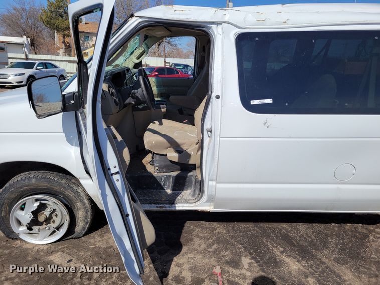 image for item MC9601 2009 Ford E350 Super Duty XLT  van