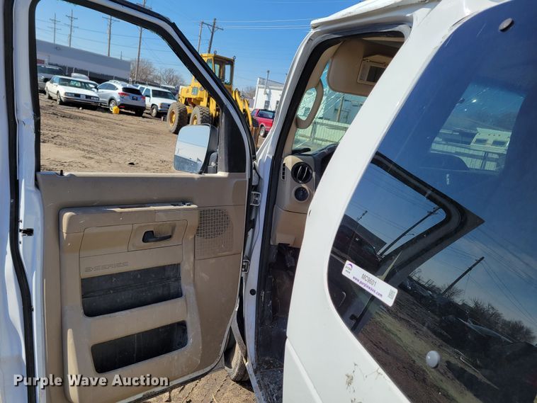 image for item MC9601 2009 Ford E350 Super Duty XLT  van