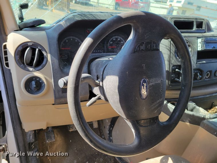 image for item MC9601 2009 Ford E350 Super Duty XLT  van