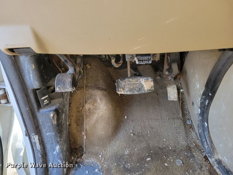 image for item MC9601 2009 Ford E350 Super Duty XLT  van