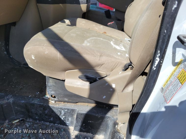 image for item MC9601 2009 Ford E350 Super Duty XLT  van