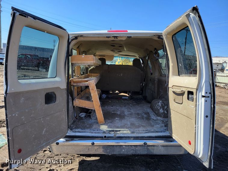 image for item MC9601 2009 Ford E350 Super Duty XLT  van