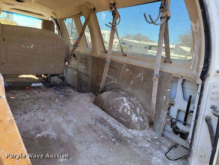 image for item MC9601 2009 Ford E350 Super Duty XLT  van