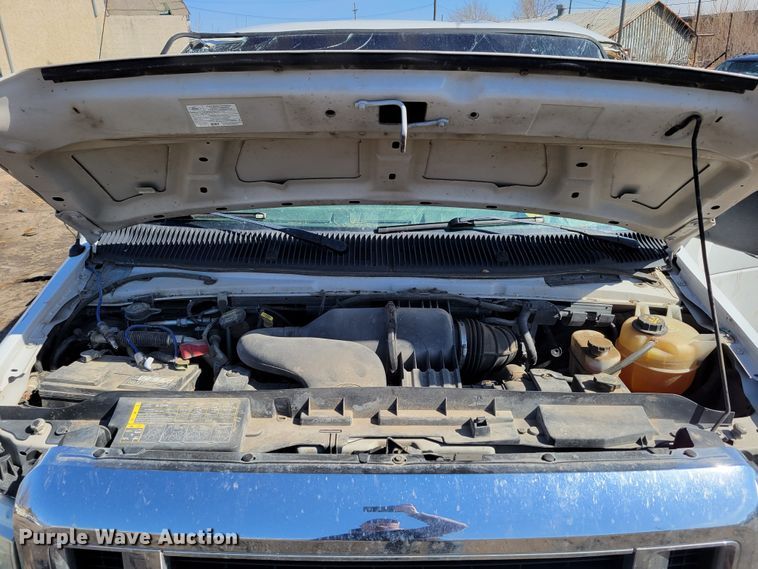 image for item MC9601 2009 Ford E350 Super Duty XLT  van