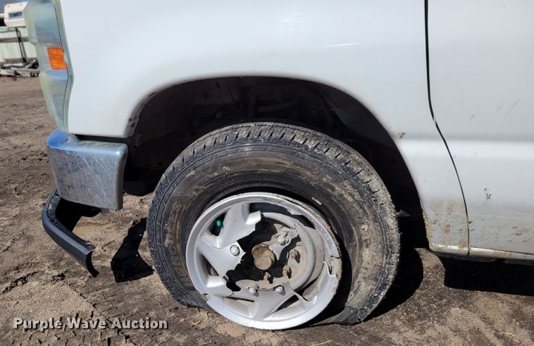 image for item MC9601 2009 Ford E350 Super Duty XLT  van