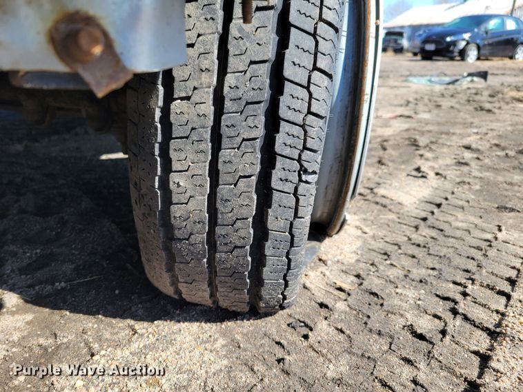 image for item MC9601 2009 Ford E350 Super Duty XLT  van